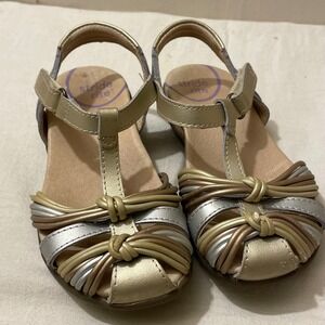 Stride Rite Girls Size 10.5 Kids Gold Silver Strappy Bow Sandals Active
